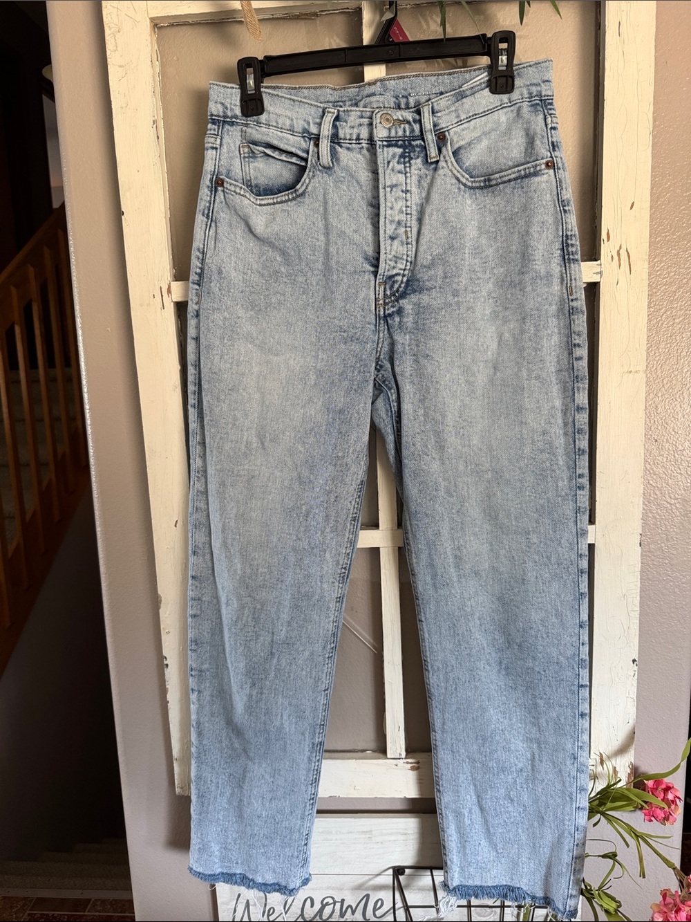 Old Navy women’s sky high straight button fly jeans - new!